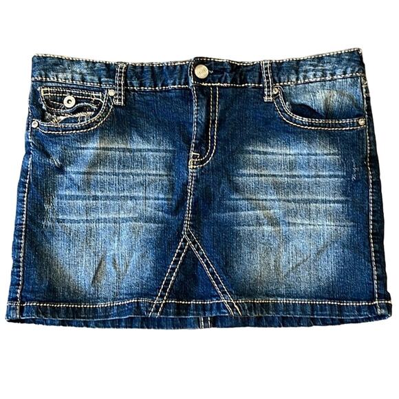 Maurices Women's Denim Mini Skirt Medium Wash Size 11/12 - Picture 1 of 5